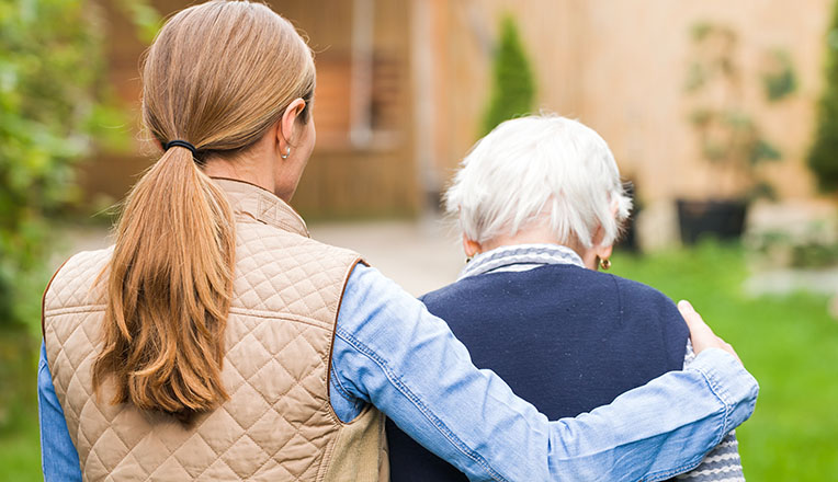Confinement : comment prendre soin de ses proches âgés?
