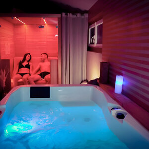 SMARTBOX - Coffret Cadeau Massage en duo et accès au spa d'un hôtel 4* à Saint-Raphaël -  Bien-être