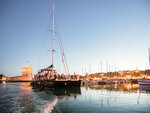 SMARTBOX - Coffret Cadeau Balade en catamaran pour 2 personnes depuis La Rochelle au coucher du soleil avec champagne -  Sport & Aventure
