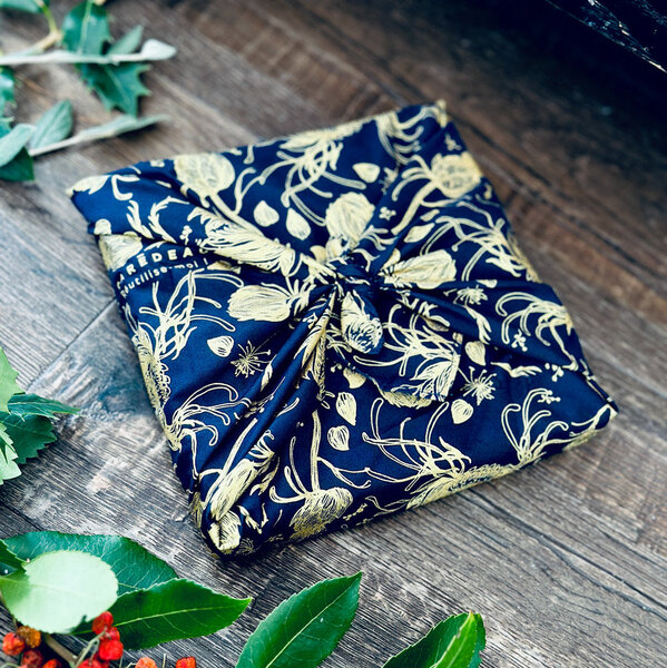 Papier Cadeau Réutilisable Emballage Furoshiki Coton Recyclé : La Danse D'artichaut (Taille S) 35x35 cm bleu nuit