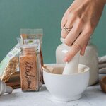 Mortier et pilon en grès blanc + Rhizome de curcuma - 30 g