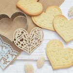 Kit pour biscuit en relief coeur + 2 stylos au chocolat violet et lilas