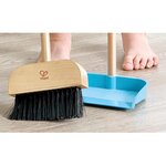 Hape E3055 - Support pour balais et set de nettoyage
