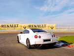 Pilotage sur circuit : 2 tours au volant d'une nissan gtr - smartbox - coffret cadeau sport & aventure