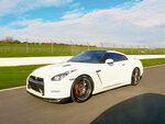 Pilotage sur circuit : 2 tours au volant d'une nissan gtr - smartbox - coffret cadeau sport & aventure