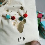 5 pompons en laine rouge et vert 2 cm