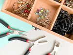 SMARTBOX - Coffret Cadeau - Atelier de création de bijoux de 2h30 pour 2 avec des matériaux recyclés à Toulouse -