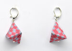 Boucles d'oreille papier origami triangle rouge rosé