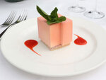SMARTBOX - Coffret Cadeau Découverte de Paris en famille : dîner croisière Excellence sur la Seine pour 2 adultes et 1 enfant -  Gastronomie
