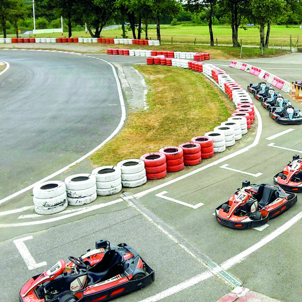 Session amusante de 30 minutes en karting sur circuit près de nantes - smartbox - coffret cadeau sport & aventure