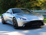 SMARTBOX - Coffret Cadeau Stage de pilotage : 4 tours sur le circuit de Mirecourt en Aston Martin V8 Vantage -  Sport & Aventure