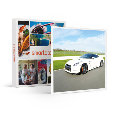 SMARTBOX - Coffret Cadeau Pilotage d'une Nissan GTR lors de 4 tours sur le circuit des Écuyers -  Sport & Aventure