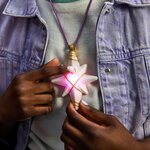Spin Master 6072553 - Le collier de Sophia avec effets lumineux magiques