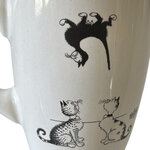 Tasse arrondie un chat au plafond - chat de dubout