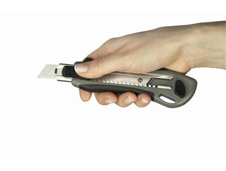 Cutter Cutter professionnel 18 mm avec 5 lames de rechange (18 mm