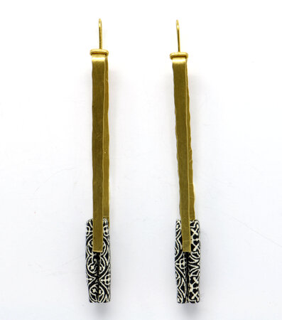 Longues boucles d'oreille motifs noir et blanc