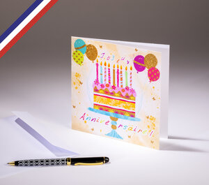 Carte double scintillante créée et imprimée en france sur papier certifié pefc - joyeux anniversaire - gâteau  bougies et ballons