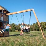 Aire de jeux avec balançoire et toboggan - Canyon Creek