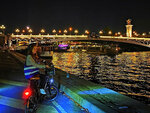 SMARTBOX - Coffret Cadeau 5h de visite de Paris en vélo électrique et en bateau-mouche pour 3 -  Sport & Aventure