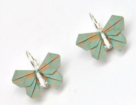 Boucles d'oreille papier origami papillon vert et beige