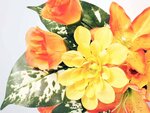 Composition fleurs artificielles pour colombarium roses  lys et dahlias h 32 cm l 25 cm orange - couleur: orange