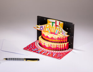Carte pop up mise en scène- anniversaire happy birthday avec un gâteau multicolore