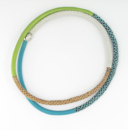 Bracelet / collier en cuir tons bleu vert