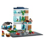 Lego city 60291 la maison familiale  jeu de construction maison écologique avec des plaques de route et des figurines