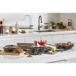 TEFAL J4170314 CRISPYBAKE Moule a cake carré 23x23 cm - 100 % Silicone rétractable - Haute qualité - Résistance - Gris Java Pepper