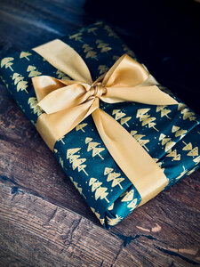 Papier Cadeau Réutilisable Emballage Furoshiki Coton Recyclé :  Sous la neige en Vert Sapin (Taille M) 55x55 cm collection monochrome