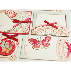 8 étiquettes autocollantes cadeaux - Papillons et fleurs - Paillettes et rubans
