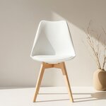 Chaise Blanche avec Pieds en Bois