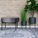 Pouf en velours gris avec pieds en laiton Ø 61 x 39 cm