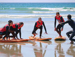 SMARTBOX - Coffret Cadeau Surf en famille : leçon d'1h30 pour 2 adultes et 1 enfant dans la baie d'Audierne -  Sport & Aventure