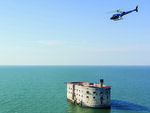 SMARTBOX - Coffret Cadeau - Survol en hélicoptère du fort Boyard et du phare de Chassiron durant 30 minutes -