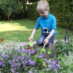 Kit petit jardinier accessoires pour enfant en métal gants + petits outils + brouette + arrosoir