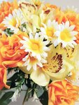 Composition fleurs artificielles pour cimetière pot roses  marguerites et orchidées h 39 cm d 35 cm - couleur: jaune