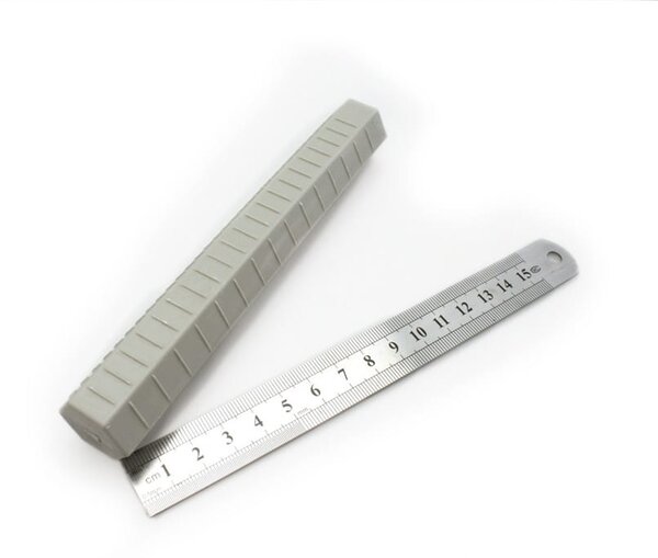Rouleau de calibrage et règle métallique pour Fimo