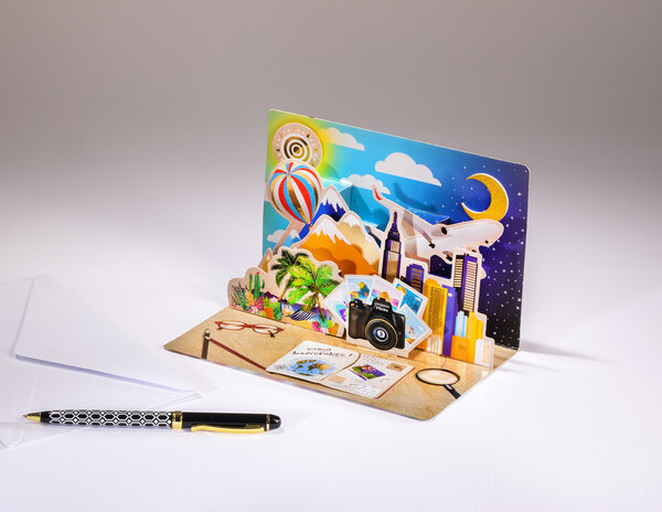 Carte pop up mise en scène- joyeux anniversaire thème voyage
