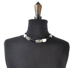 Collier noir  gris et blanc