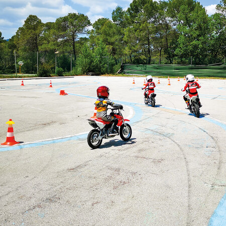 SMARTBOX - Coffret Cadeau - Journée stage de pilotage moto pour enfant -