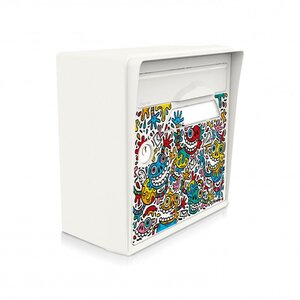 Boîte aux lettres compacte blanche-artiste [SKWAK] – "The Maniac World" – fabriquée en France – en résine – ne rouille pas – porte interchangeable