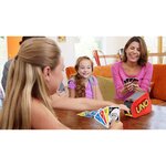 Mattel GXY75 - Uno extreme Jeu de société et de cartes avec distributeur aléatoire sonore et lumineux