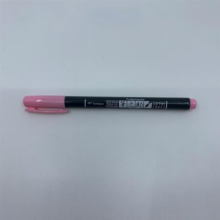 Feutre brush fudenosuke pastel pour papier noir rose tombow