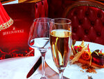 Soirée magique à paris : 2 entrées adulte pour le moulin rouge avec dîner - smartbox - coffret cadeau sport & aventure