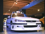 Pilotage sur circuit au volant de la célèbre peugeot 406 blanche de la saga taxi - smartbox - coffret cadeau sport & aventure