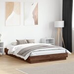 vidaXL Cadre de lit avec LED sans matelas chêne marron 135x190 cm