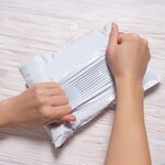 Pack and Move - Lot 120 enveloppes pour expédition - 27 x 30 cm - Fermeture adhésive - Opaques  étanches et indéchirables