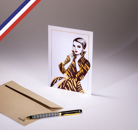 Carte simple magnifique créée et imprimée en france - femme manteau doré
