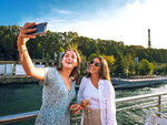 SMARTBOX - Coffret Cadeau Croisière guidée d’1h en vedette sur la Seine pour 2 adultes et 1 enfant -  Sport & Aventure